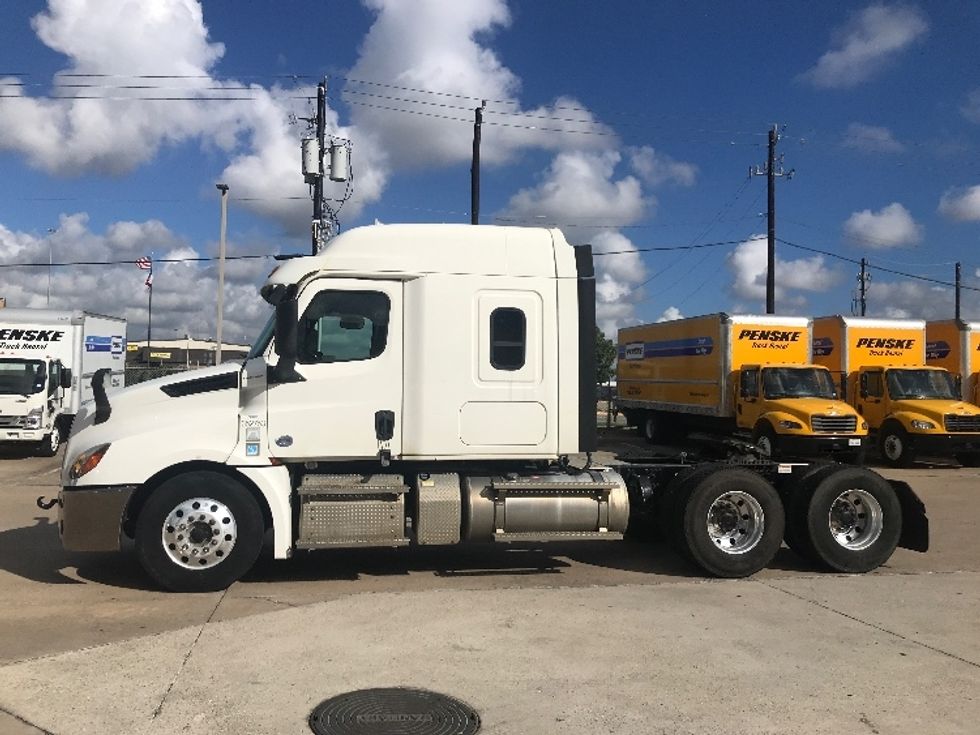 2020 Freightliner Cascadia 126" Sleeper Cab photo 4