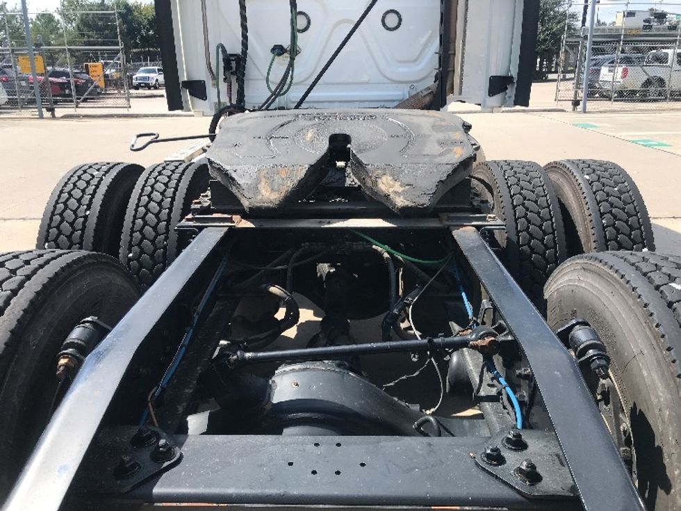 Sleeper Tractor-Heavy Duty Tractors-Freightliner-2020-T12664ST-Houston-TX-225,133\n\t\tmiles-$ 83,250 - Image 6