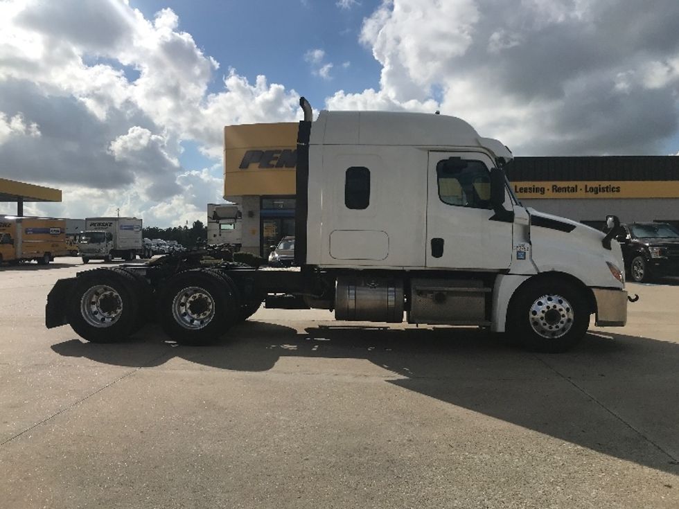 Sleeper Tractor-Heavy Duty Tractors-Freightliner-2020-T12664ST-Houston-TX-225,133\n\t\tmiles-$ 83,250 - Image 8