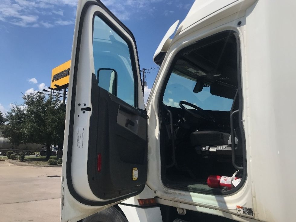 Sleeper Tractor-Heavy Duty Tractors-Freightliner-2020-T12664ST-Houston-TX-225,133\n\t\tmiles-$ 83,250 - Image 9