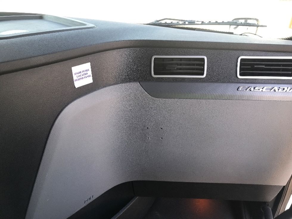 Sleeper Tractor-Heavy Duty Tractors-Freightliner-2020-T12664ST-Houston-TX-228,537\n\t\tmiles-$ 83,000 - Image 14