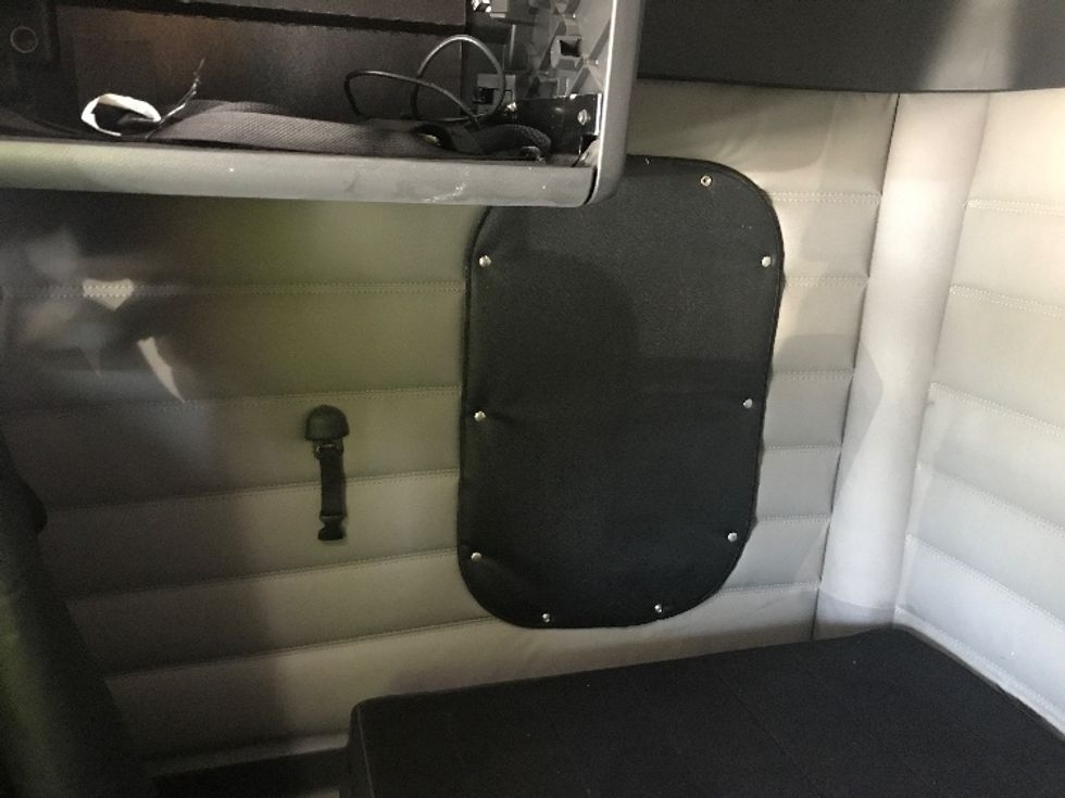 Sleeper Tractor-Heavy Duty Tractors-Freightliner-2020-T12664ST-Houston-TX-228,537\n\t\tmiles-$ 83,000 - Image 19