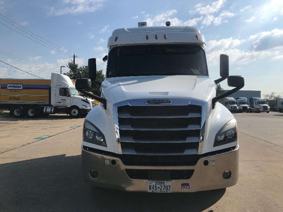 Sleeper Tractor-Heavy Duty Tractors-Freightliner-2020-T12664ST-Houston-TX-228,537\n\t\tmiles-$ 83,000 - Image 2