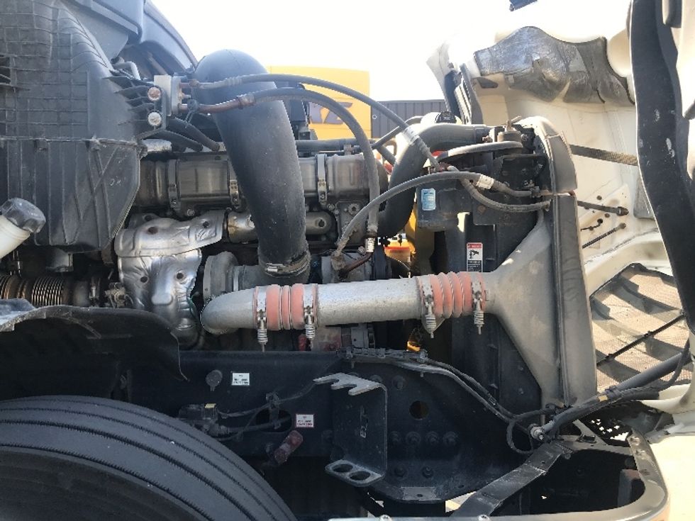 Sleeper Tractor-Heavy Duty Tractors-Freightliner-2020-T12664ST-Houston-TX-228,537\n\t\tmiles-$ 83,000 - Image 20