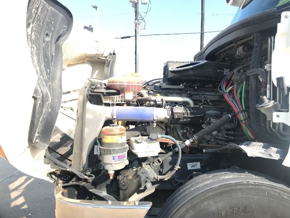 Sleeper Tractor-Heavy Duty Tractors-Freightliner-2020-T12664ST-Houston-TX-228,537\n\t\tmiles-$ 83,000 - Image 21