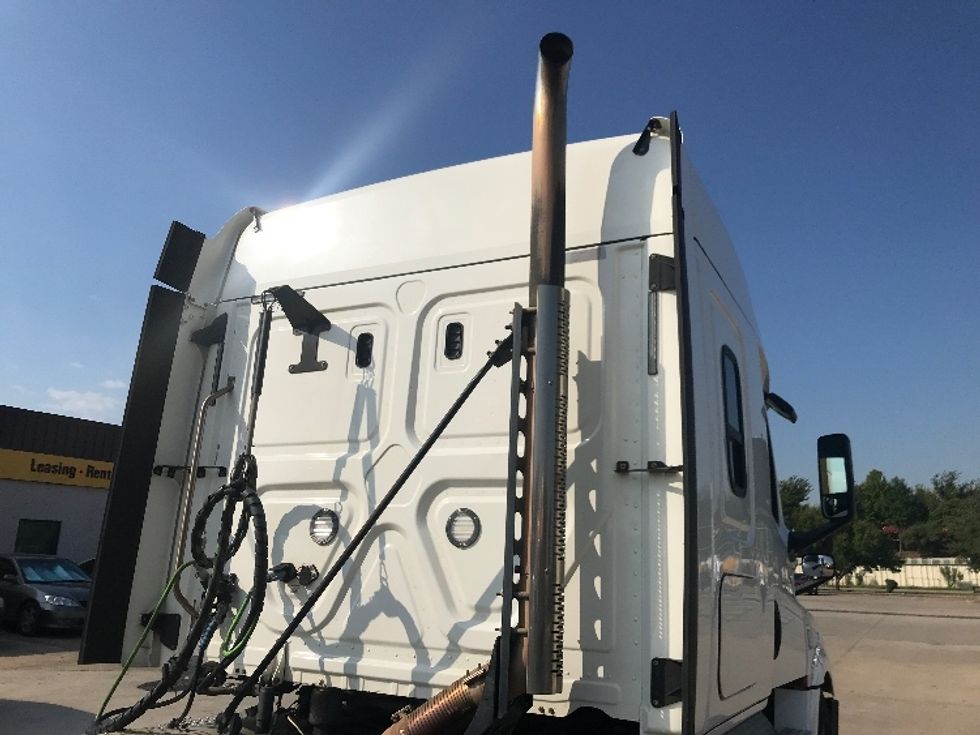 Sleeper Tractor-Heavy Duty Tractors-Freightliner-2020-T12664ST-Houston-TX-228,537\n\t\tmiles-$ 83,000 - Image 23