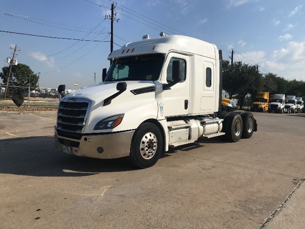 Sleeper Tractor-Heavy Duty Tractors-Freightliner-2020-T12664ST-Houston-TX-228,537\n\t\tmiles-$ 83,000 - Image 3