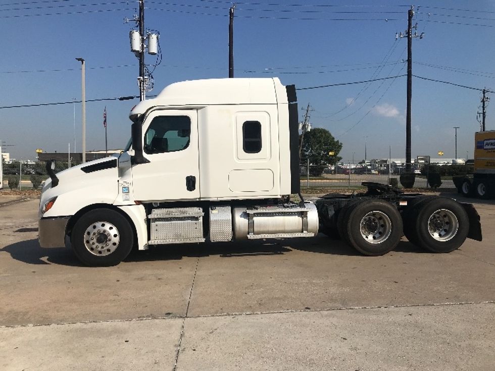 Sleeper Tractor-Heavy Duty Tractors-Freightliner-2020-T12664ST-Houston-TX-228,537\n\t\tmiles-$ 83,000 - Image 4