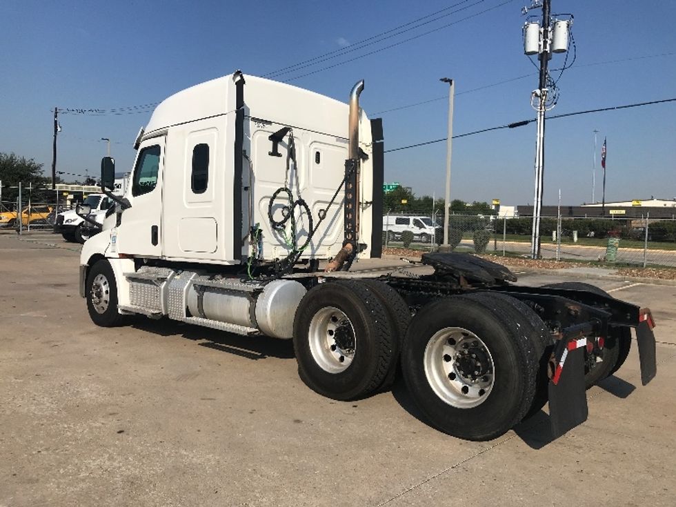 Sleeper Tractor-Heavy Duty Tractors-Freightliner-2020-T12664ST-Houston-TX-228,537\n\t\tmiles-$ 83,000 - Image 5