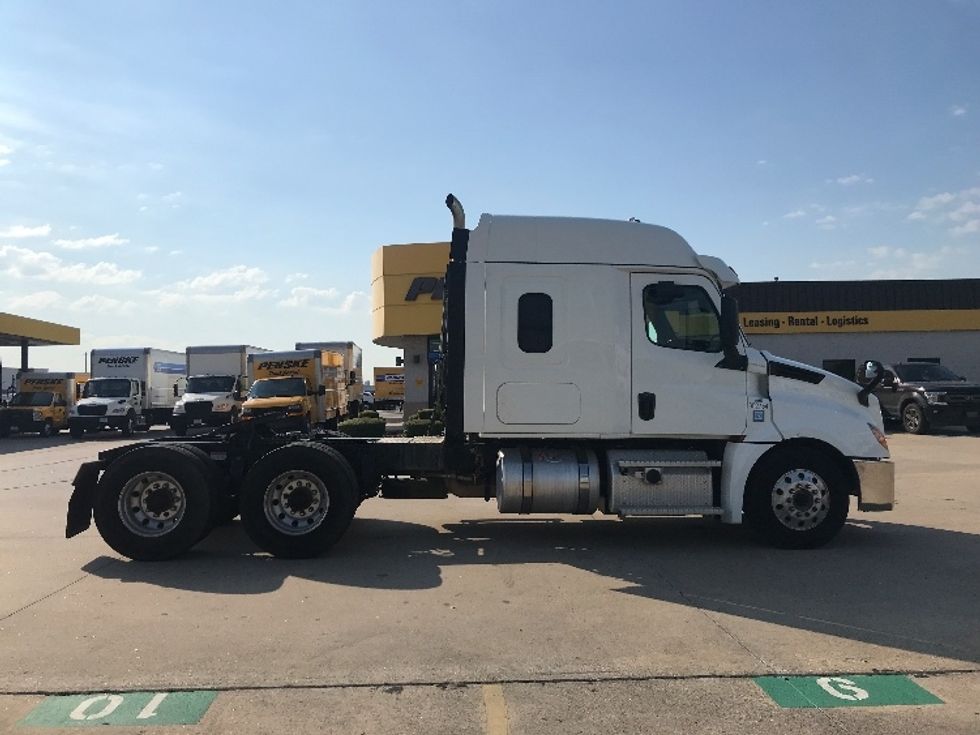 Sleeper Tractor-Heavy Duty Tractors-Freightliner-2020-T12664ST-Houston-TX-228,537\n\t\tmiles-$ 83,000 - Image 8