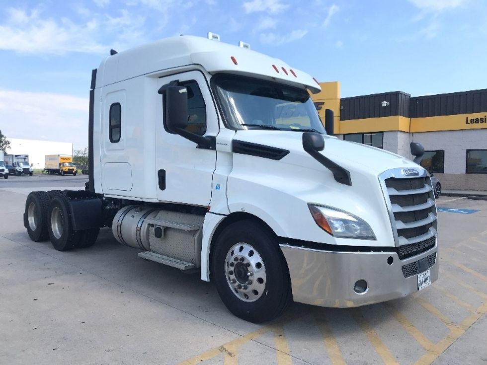 Sleeper Tractor-Heavy Duty Tractors-Freightliner-2020-T12664ST-Houston-TX-249,432\n\t\tmiles-$ 82,000 - Image 1