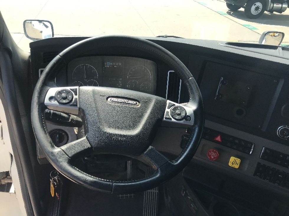 Sleeper Tractor-Heavy Duty Tractors-Freightliner-2020-T12664ST-Houston-TX-249,432\n\t\tmiles-$ 82,000 - Image 11