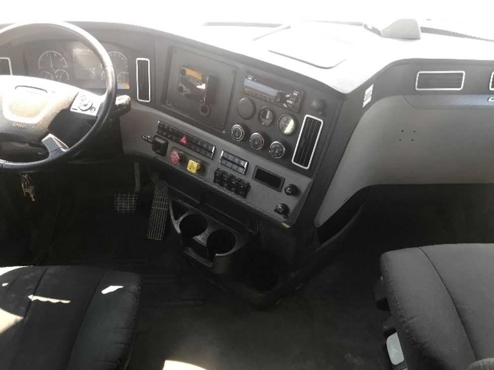 Sleeper Tractor-Heavy Duty Tractors-Freightliner-2020-T12664ST-Houston-TX-249,432\n\t\tmiles-$ 82,000 - Image 12