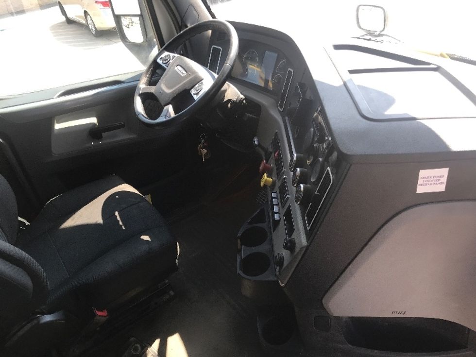 Sleeper Tractor-Heavy Duty Tractors-Freightliner-2020-T12664ST-Houston-TX-249,432\n\t\tmiles-$ 82,000 - Image 15