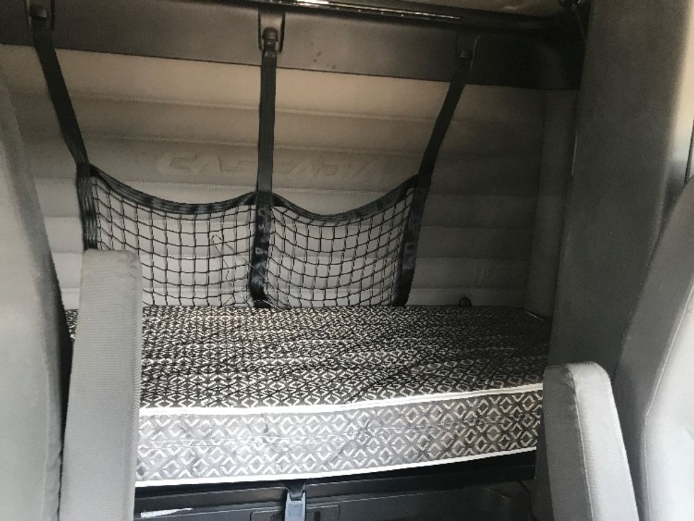 Sleeper Tractor-Heavy Duty Tractors-Freightliner-2020-T12664ST-Houston-TX-249,432\n\t\tmiles-$ 82,000 - Image 16