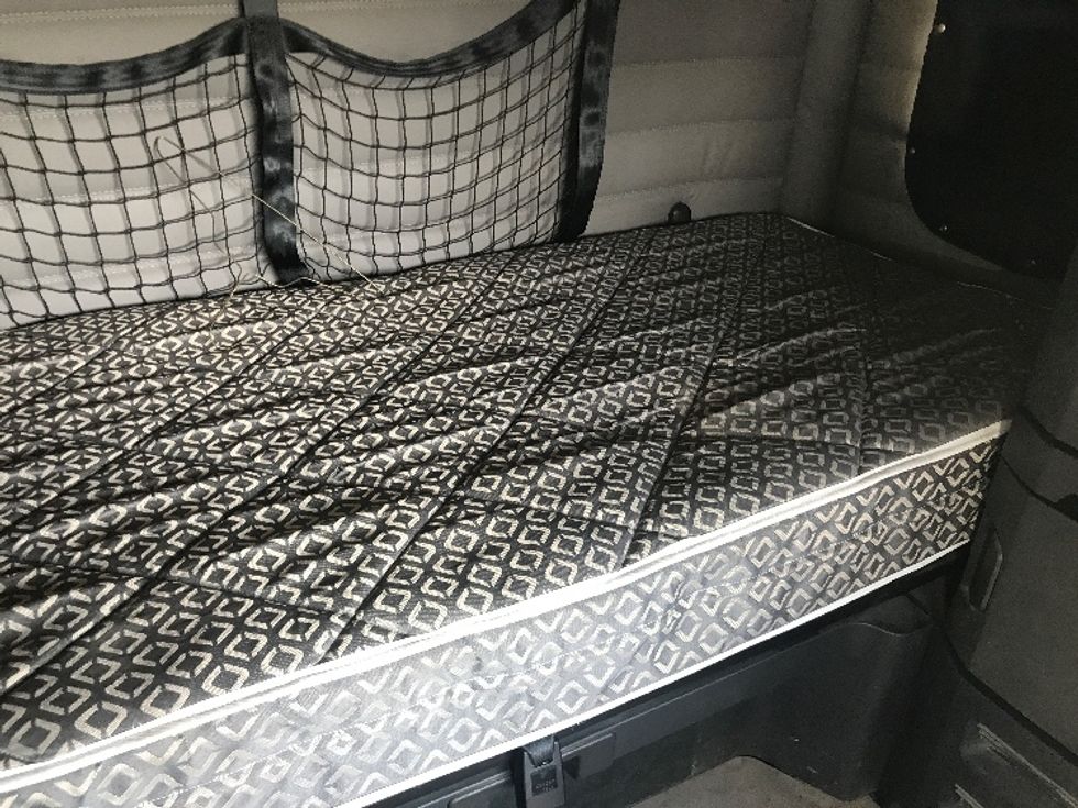 Sleeper Tractor-Heavy Duty Tractors-Freightliner-2020-T12664ST-Houston-TX-249,432\n\t\tmiles-$ 82,000 - Image 17