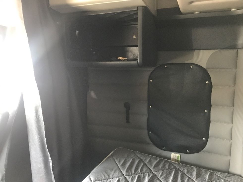 Sleeper Tractor-Heavy Duty Tractors-Freightliner-2020-T12664ST-Houston-TX-249,432\n\t\tmiles-$ 82,000 - Image 19