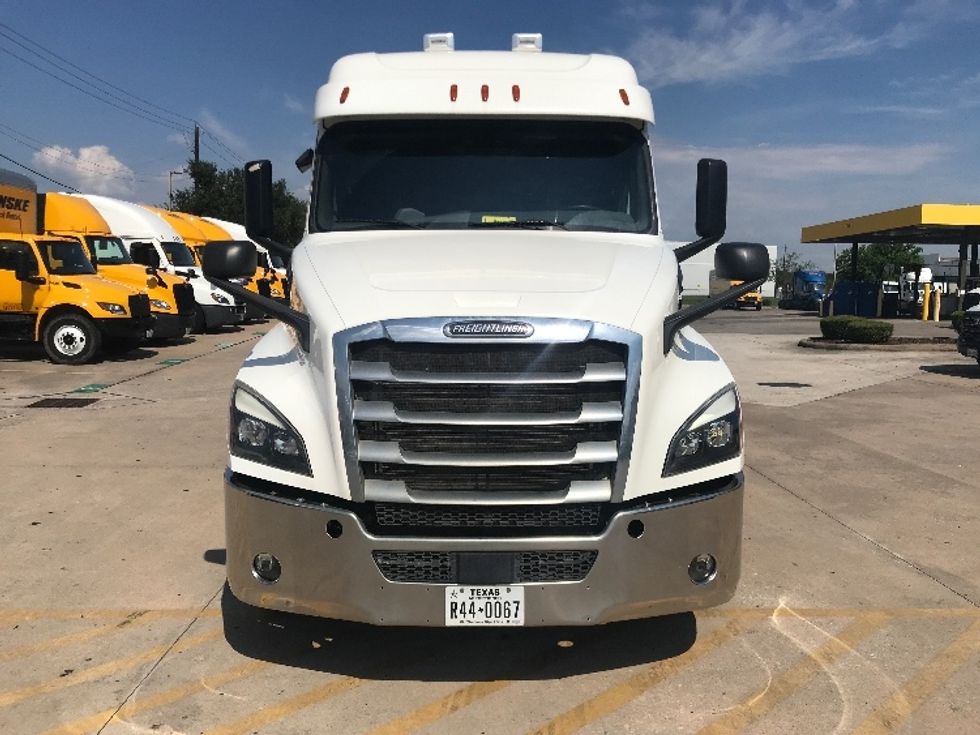 Sleeper Tractor-Heavy Duty Tractors-Freightliner-2020-T12664ST-Houston-TX-249,432\n\t\tmiles-$ 82,000 - Image 2