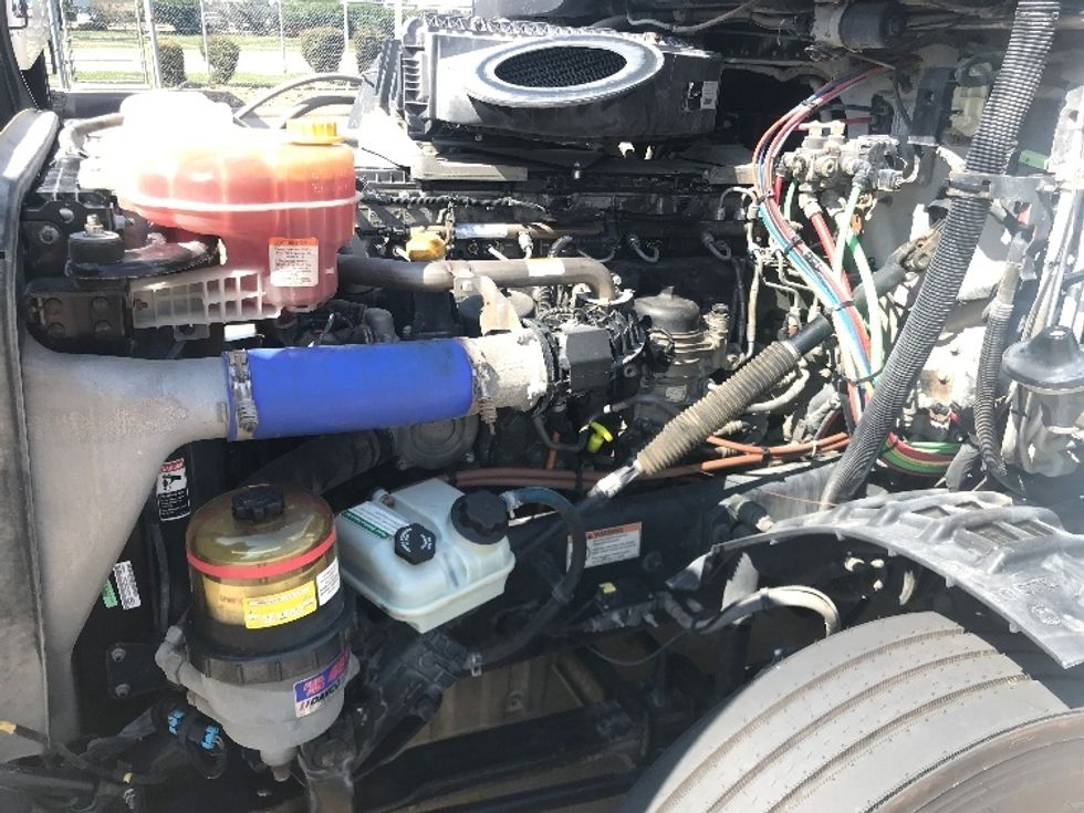 Sleeper Tractor-Heavy Duty Tractors-Freightliner-2020-T12664ST-Houston-TX-249,432\n\t\tmiles-$ 82,000 - Image 21