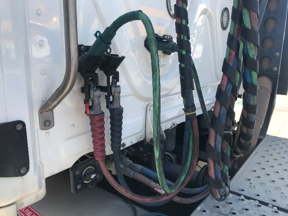 Sleeper Tractor-Heavy Duty Tractors-Freightliner-2020-T12664ST-Houston-TX-249,432\n\t\tmiles-$ 82,000 - Image 23