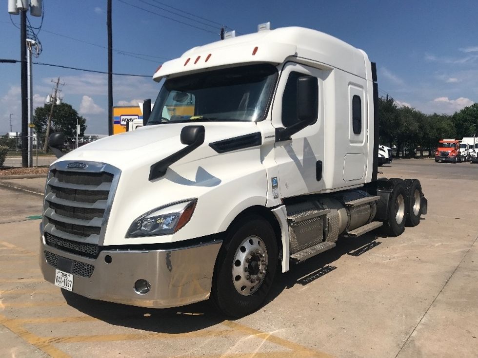 Sleeper Tractor-Heavy Duty Tractors-Freightliner-2020-T12664ST-Houston-TX-249,432\n\t\tmiles-$ 82,000 - Image 3