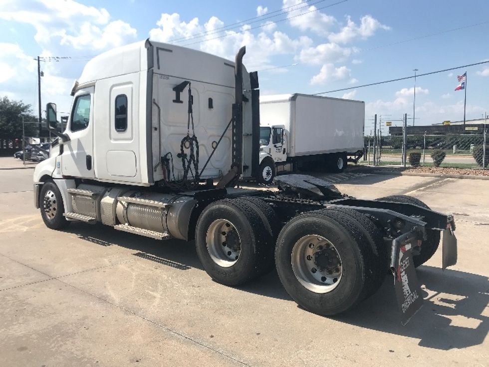 Sleeper Tractor-Heavy Duty Tractors-Freightliner-2020-T12664ST-Houston-TX-249,432\n\t\tmiles-$ 82,000 - Image 5