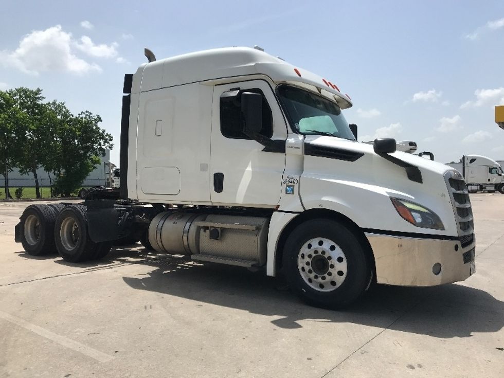 Sleeper Tractor-Heavy Duty Tractors-Freightliner-2020-T12664ST-Houston-TX-249,794\n\t\tmiles-$ 76,500 - Image 1