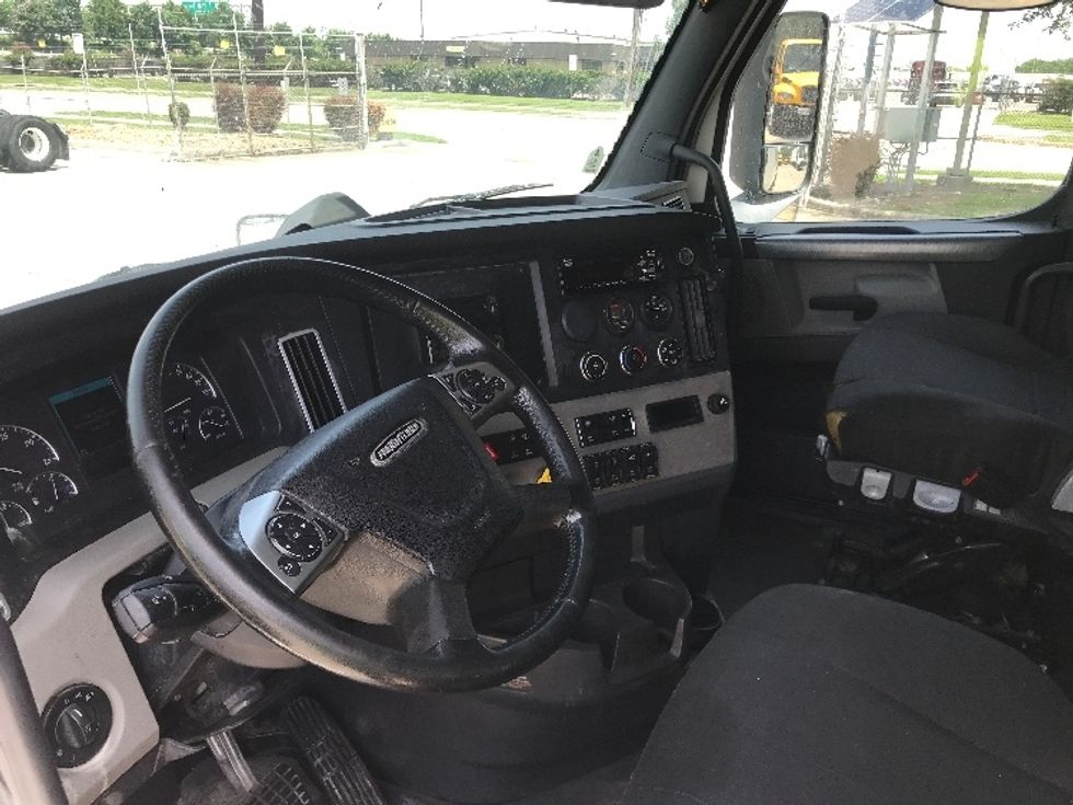 Sleeper Tractor-Heavy Duty Tractors-Freightliner-2020-T12664ST-Houston-TX-249,794\n\t\tmiles-$ 76,500 - Image 10