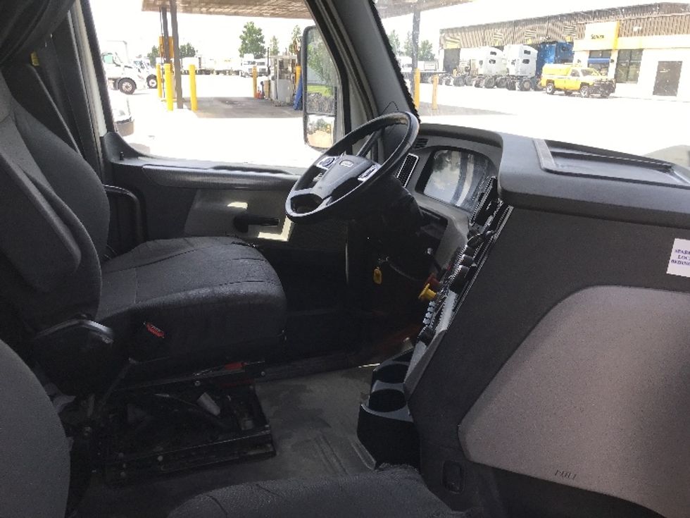 Sleeper Tractor-Heavy Duty Tractors-Freightliner-2020-T12664ST-Houston-TX-249,794\n\t\tmiles-$ 76,500 - Image 15