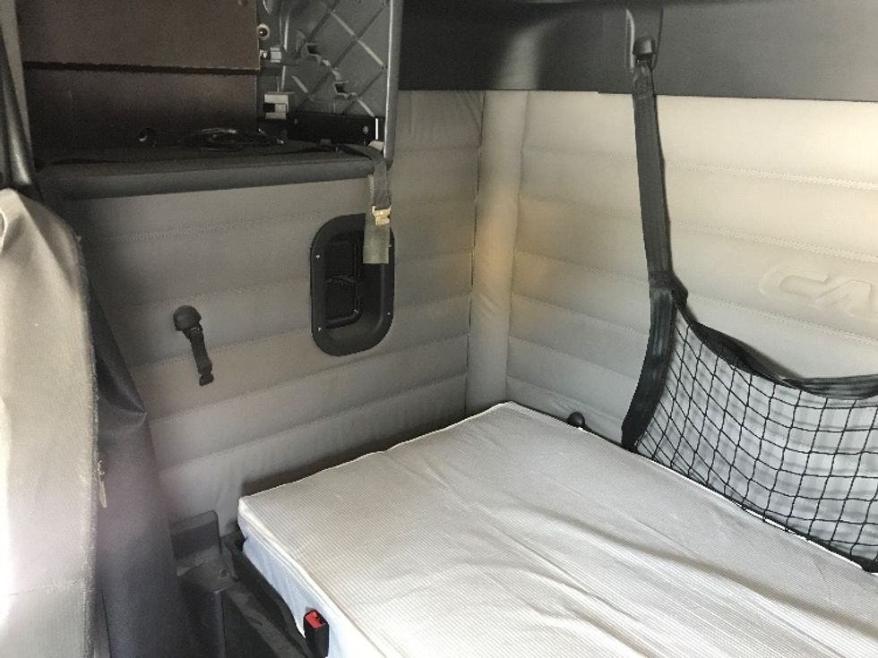 Sleeper Tractor-Heavy Duty Tractors-Freightliner-2020-T12664ST-Houston-TX-249,794\n\t\tmiles-$ 76,500 - Image 19