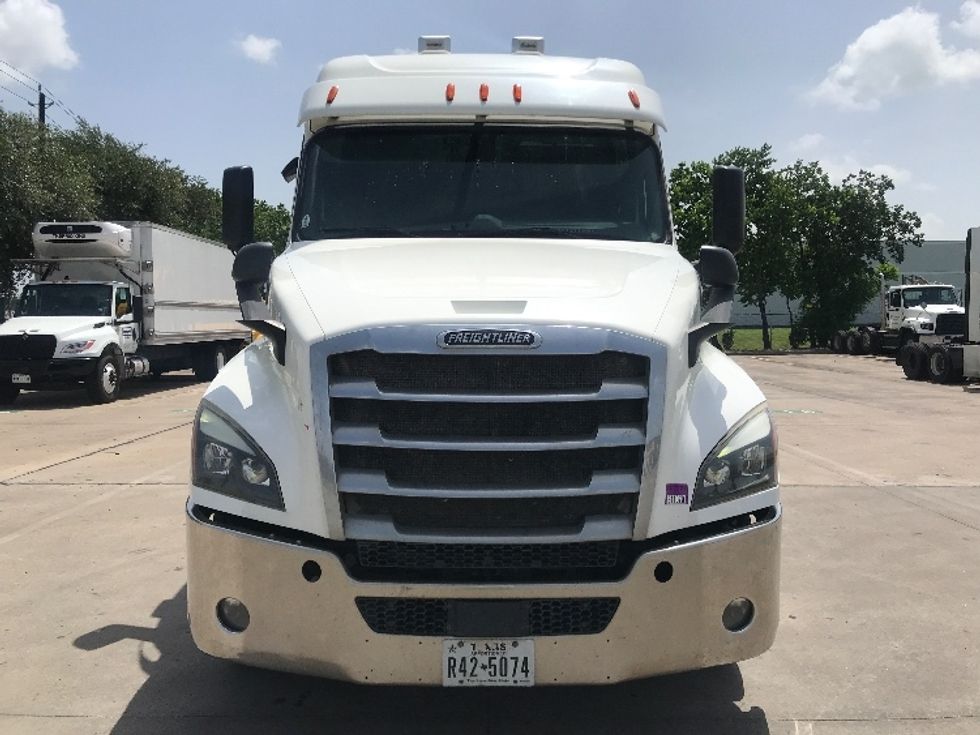 Sleeper Tractor-Heavy Duty Tractors-Freightliner-2020-T12664ST-Houston-TX-249,794\n\t\tmiles-$ 76,500 - Image 2