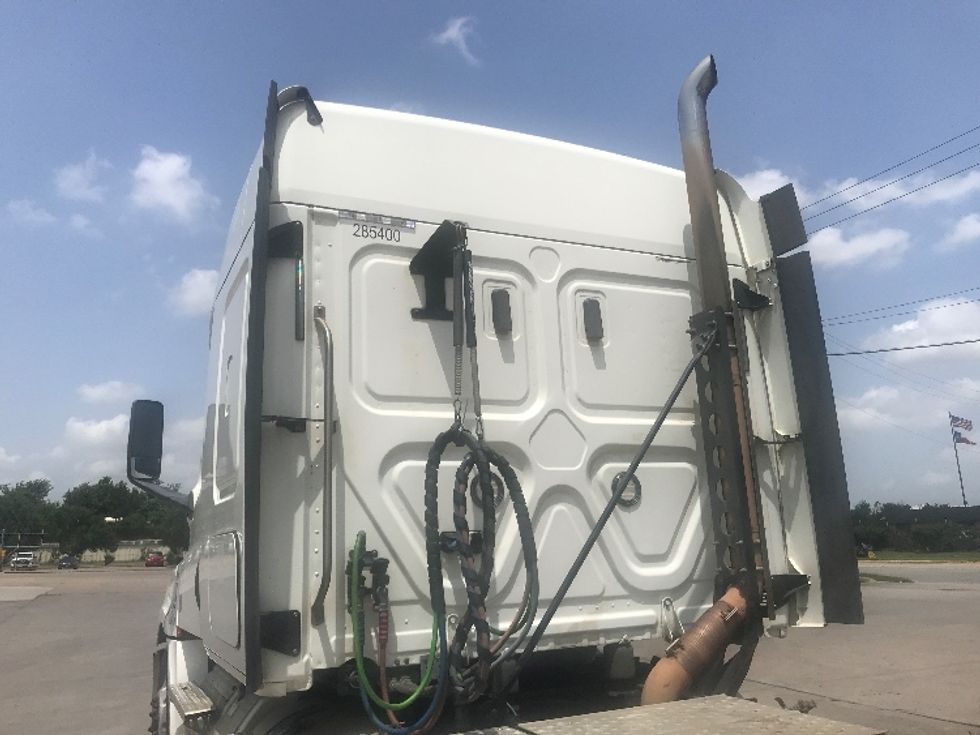 Sleeper Tractor-Heavy Duty Tractors-Freightliner-2020-T12664ST-Houston-TX-249,794\n\t\tmiles-$ 76,500 - Image 23