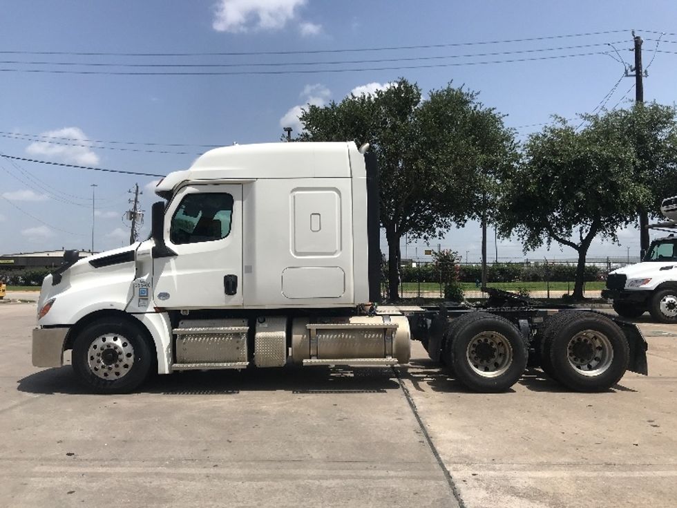 Sleeper Tractor-Heavy Duty Tractors-Freightliner-2020-T12664ST-Houston-TX-249,794\n\t\tmiles-$ 76,500 - Image 4