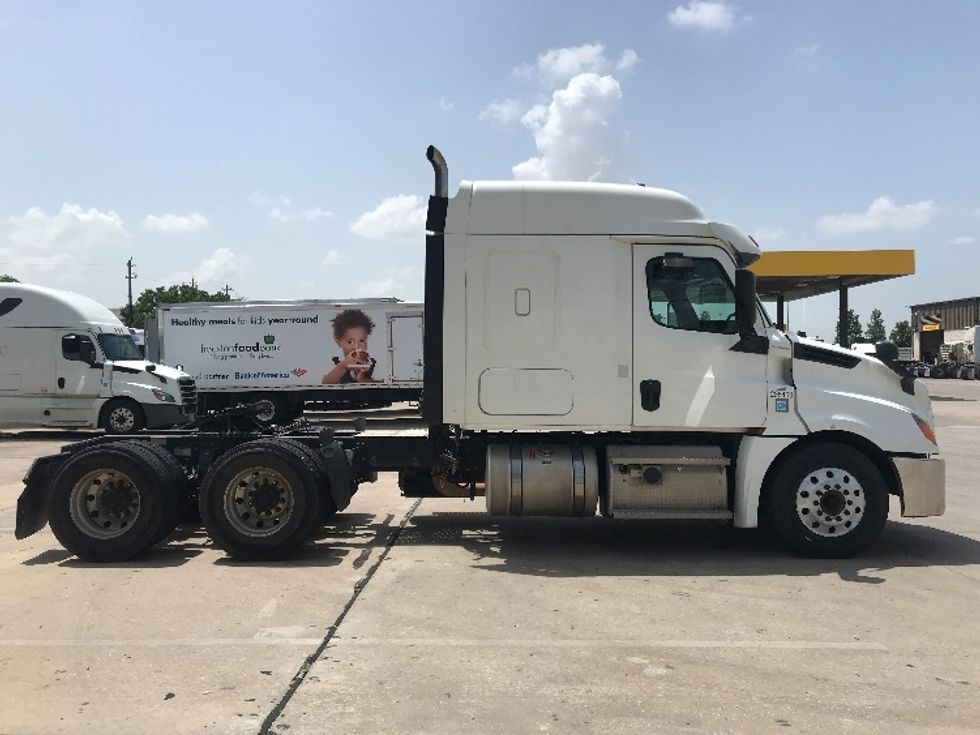 Sleeper Tractor-Heavy Duty Tractors-Freightliner-2020-T12664ST-Houston-TX-249,794\n\t\tmiles-$ 76,500 - Image 8