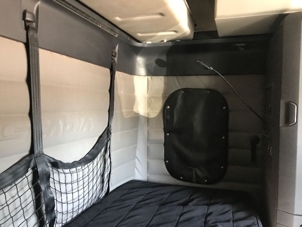 Sleeper Tractor-Heavy Duty Tractors-Freightliner-2020-T12664ST-Houston-TX-260,896\n\t\tmiles-$ 81,250 - Image 18