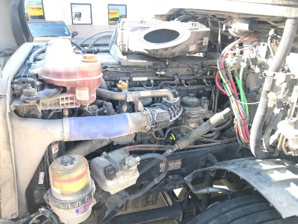 Sleeper Tractor-Heavy Duty Tractors-Freightliner-2020-T12664ST-Houston-TX-260,896\n\t\tmiles-$ 81,250 - Image 21