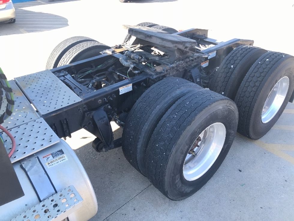 Sleeper Tractor-Heavy Duty Tractors-Freightliner-2020-T12664ST-Houston-TX-260,896\n\t\tmiles-$ 81,250 - Image 22