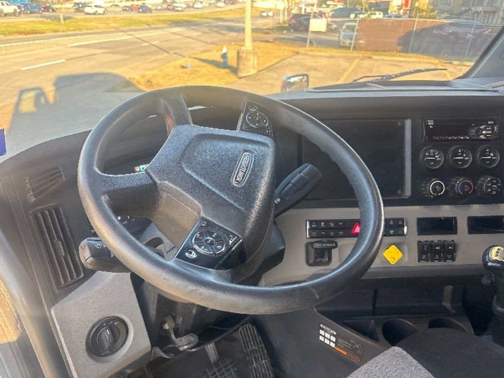 Sleeper Tractor-Heavy Duty Tractors-Freightliner-2020-T12664ST-Houston-TX-284,493\n\t\tmiles-$ 68,500 - Image 10