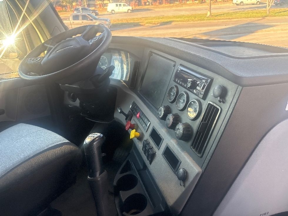 Sleeper Tractor-Heavy Duty Tractors-Freightliner-2020-T12664ST-Houston-TX-284,493\n\t\tmiles-$ 68,500 - Image 14