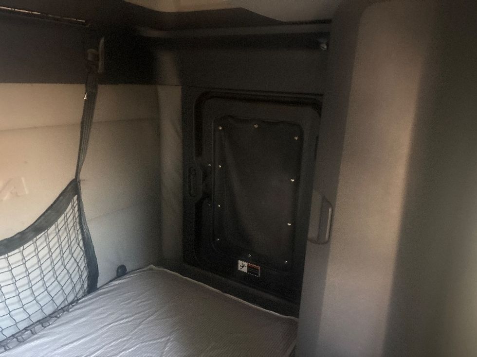 Sleeper Tractor-Heavy Duty Tractors-Freightliner-2020-T12664ST-Houston-TX-284,493\n\t\tmiles-$ 68,500 - Image 16