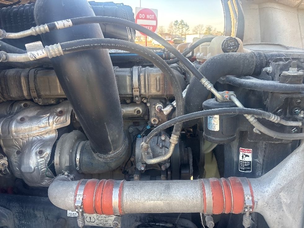 Sleeper Tractor-Heavy Duty Tractors-Freightliner-2020-T12664ST-Houston-TX-284,493\n\t\tmiles-$ 68,500 - Image 18