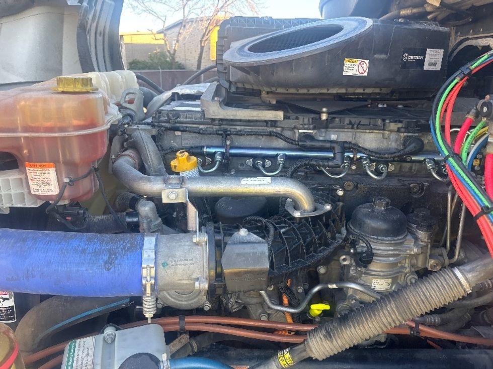 Sleeper Tractor-Heavy Duty Tractors-Freightliner-2020-T12664ST-Houston-TX-284,493\n\t\tmiles-$ 68,500 - Image 19