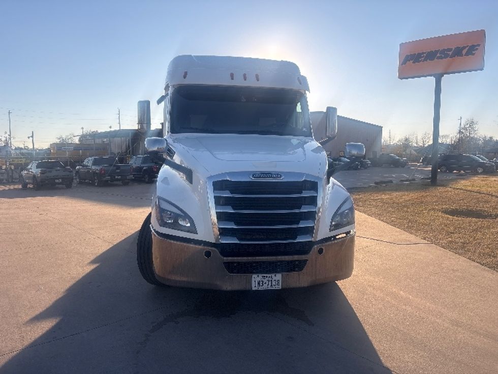 Sleeper Tractor-Heavy Duty Tractors-Freightliner-2020-T12664ST-Houston-TX-284,493\n\t\tmiles-$ 68,500 - Image 2