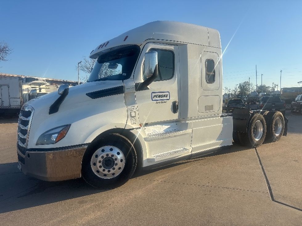 Sleeper Tractor-Heavy Duty Tractors-Freightliner-2020-T12664ST-Houston-TX-284,493\n\t\tmiles-$ 68,500 - Image 3