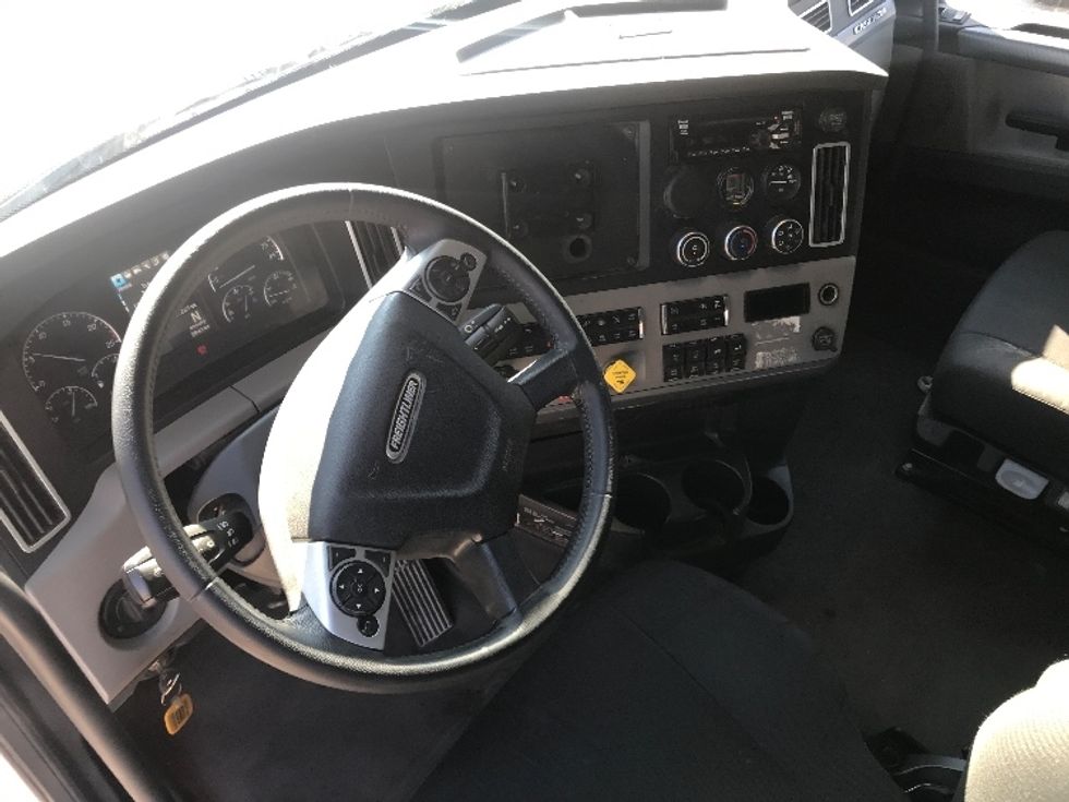 Sleeper Tractor-Heavy Duty Tractors-Freightliner-2020-T12664ST-Houston-TX-292,265\n\t\tmiles-$ 79,500 - Image 10