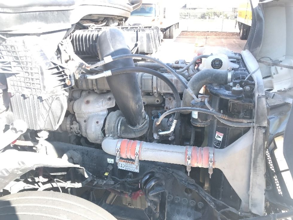 Sleeper Tractor-Heavy Duty Tractors-Freightliner-2020-T12664ST-Houston-TX-292,265\n\t\tmiles-$ 79,500 - Image 20