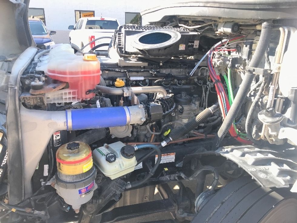 Sleeper Tractor-Heavy Duty Tractors-Freightliner-2020-T12664ST-Houston-TX-292,265\n\t\tmiles-$ 79,500 - Image 21