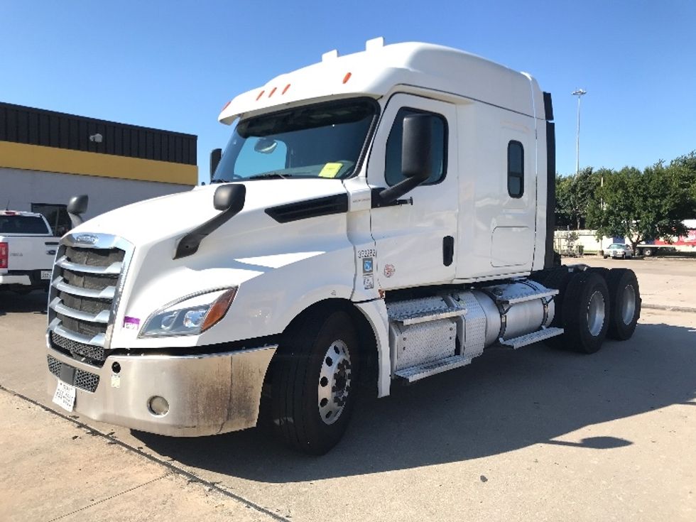 2020 Freightliner Cascadia 126" Sleeper Cab photo 3