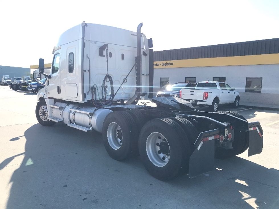 Sleeper Tractor-Heavy Duty Tractors-Freightliner-2020-T12664ST-Houston-TX-292,265\n\t\tmiles-$ 79,500 - Image 5