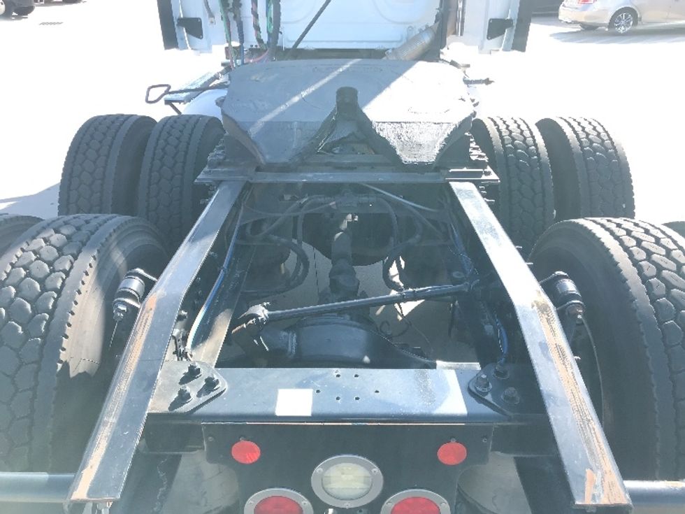 Sleeper Tractor-Heavy Duty Tractors-Freightliner-2020-T12664ST-Houston-TX-292,265\n\t\tmiles-$ 79,500 - Image 6